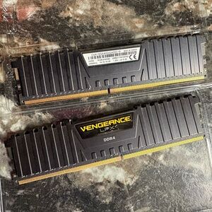Corsair Vengeance LPX DDR4 Memory - Black and Yellow